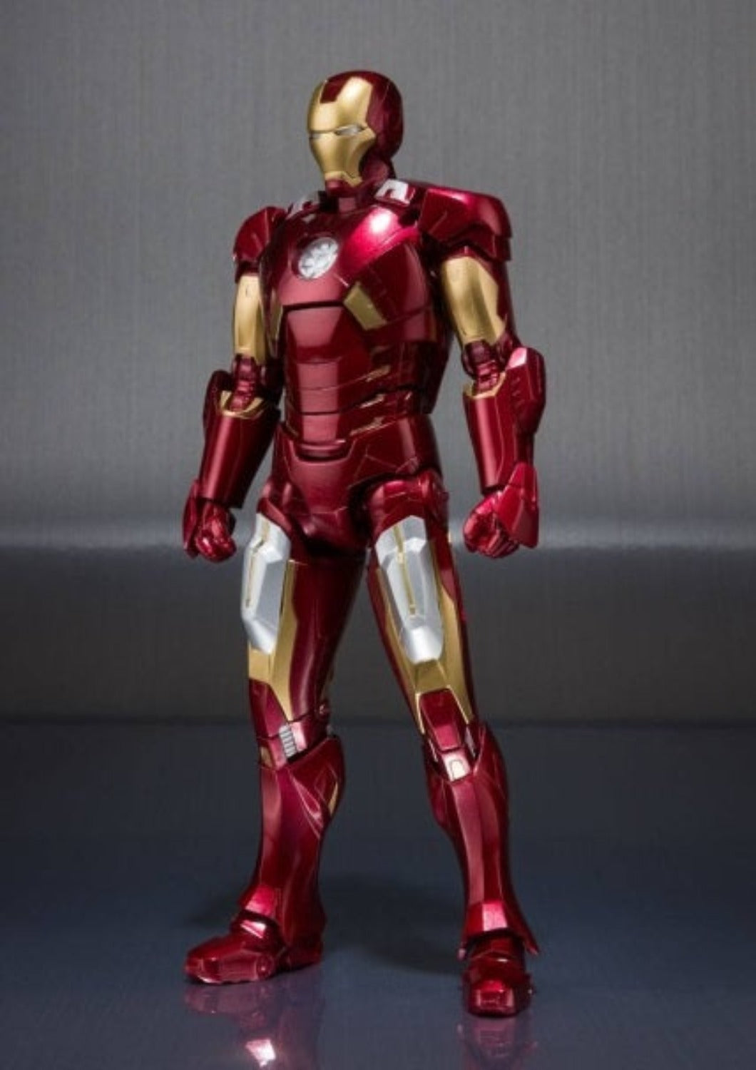 SH FIGUARTS IRONMAN MK-7 AND HALL OF ARMOR - 55100 - Anotoys Collectibles