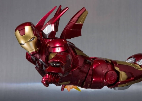 SH FIGUARTS IRONMAN MK-7 AND HALL OF ARMOR - 55100 - Anotoys Collectibles