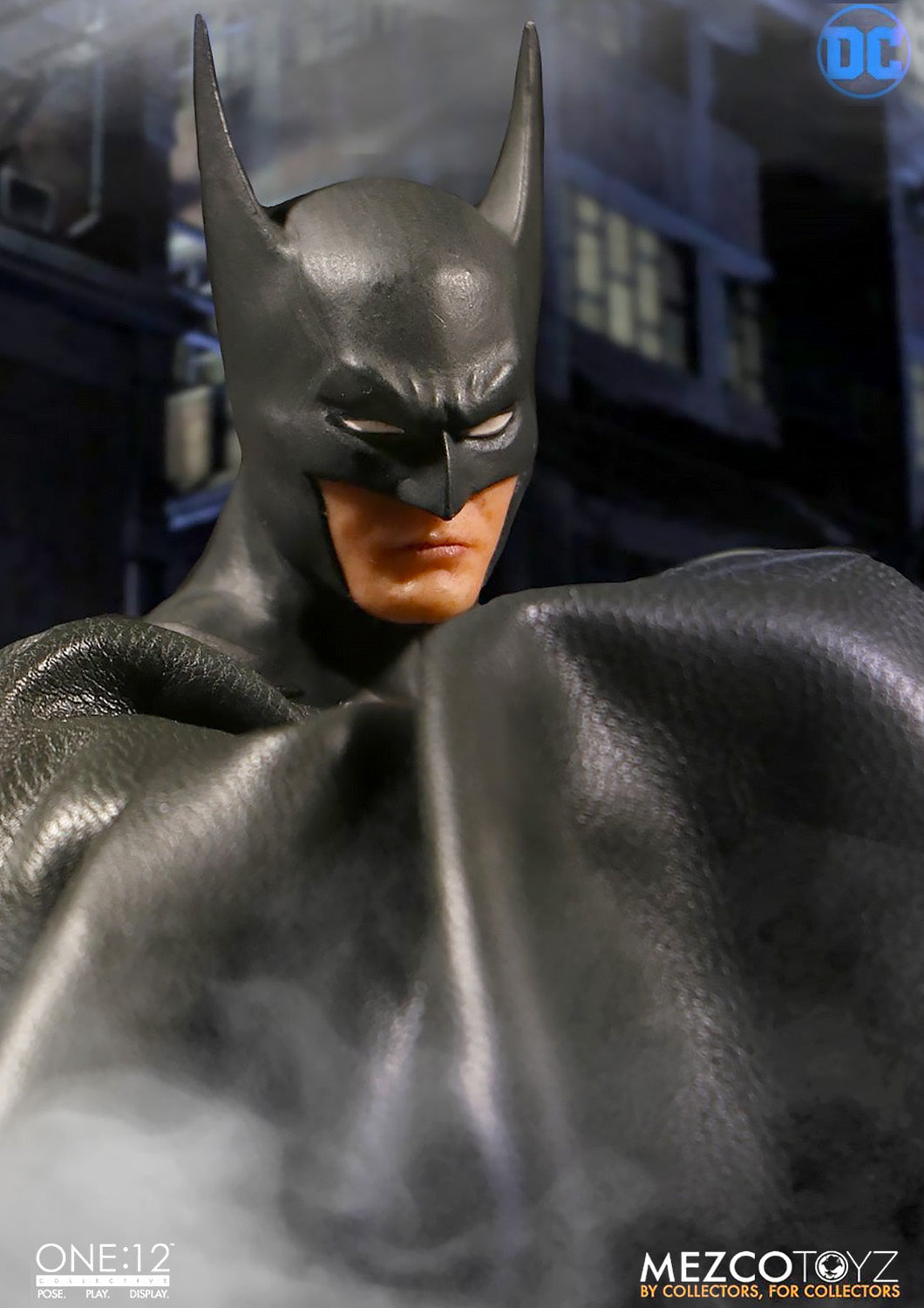 MEZCO TOYZ ASCENDING KNIGHT BATMAN COLLECTIBLE 1/12 SCALE- 76570 - Anotoys Collectibles