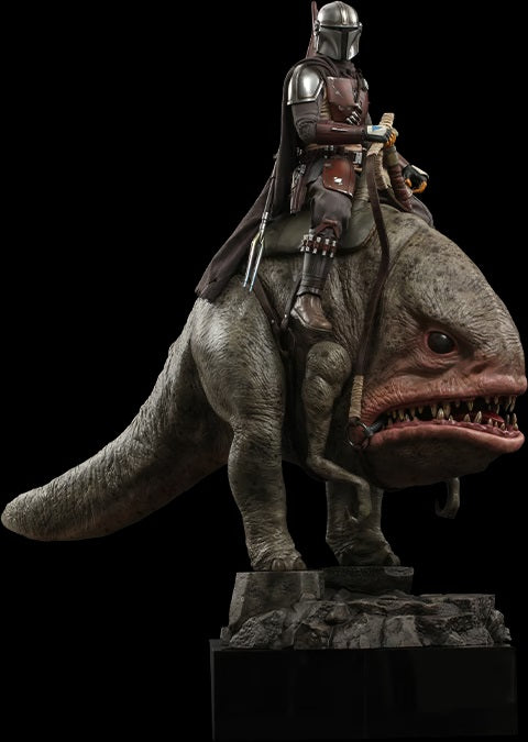 HOT TOYS STAR WARS THE MANDALORIAN: MANDALORIAN AND BLURRG 1/6 TMS046 - Anotoys Collectibles