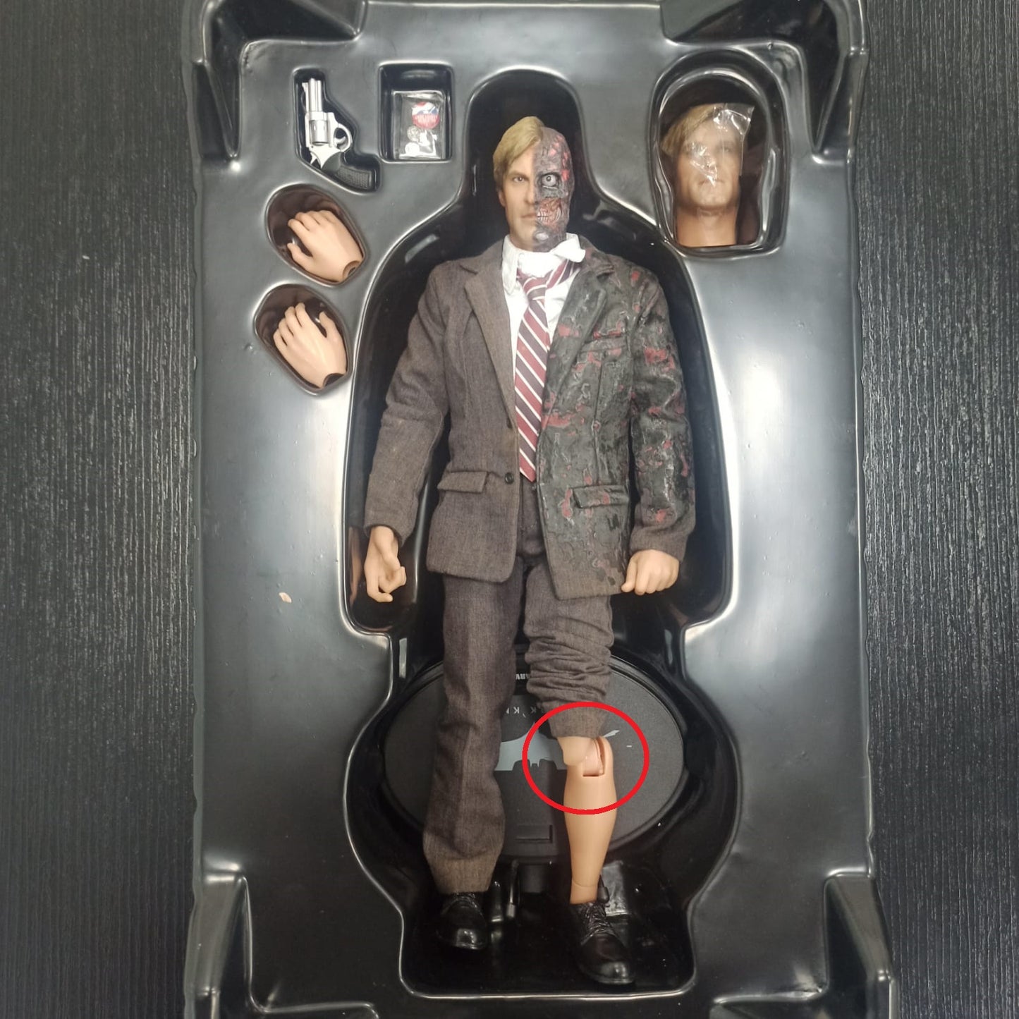 HOT TOYS THE DARK KNIGHT: TWO FACE / HARVEY DENT 1/6 Scale Action Figure - MMS81-D - Anotoys Collectibles