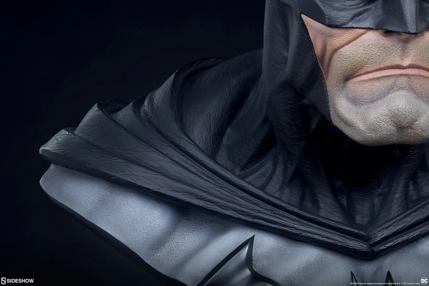 SIDESHOW DC BATMAN LIFE SIZE BUST - 400205 - Anotoys Collectibles