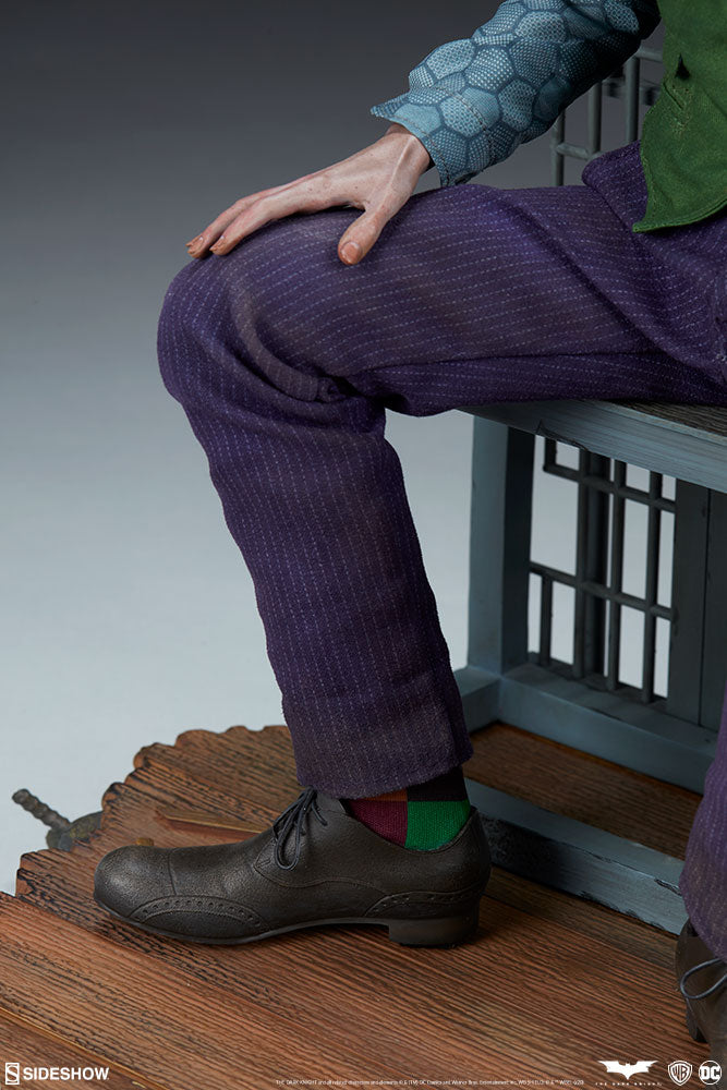 SIDESHOW THE JOKER PREMIUM FORMAT 1/4 300717 - Anotoys Collectibles