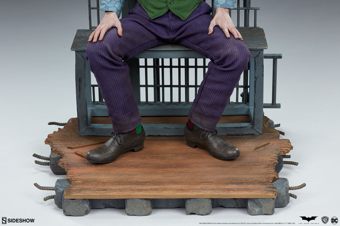 SIDESHOW THE JOKER PREMIUM FORMAT 1/4 300717 - Anotoys Collectibles
