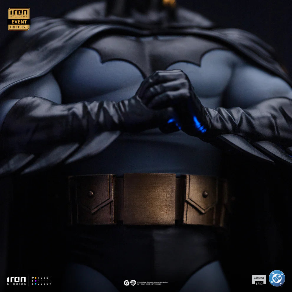 IRON STUDIOS - BATMAN EVENT EXCLUSIVE ART SCALE 1/10 - DCCDCG123625-10 - Anotoys Collectibles