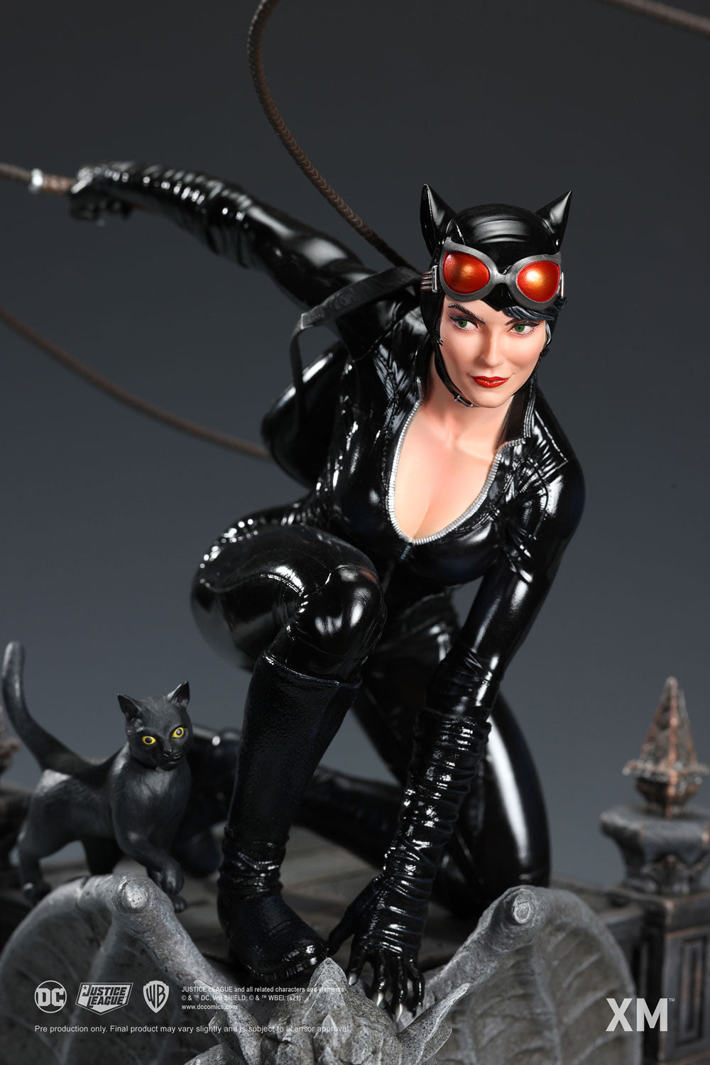 XM STUDIOS DC CATWOMAN REBIRTH 1/6 STATUE - XM100018MSG - Anotoys Collectibles