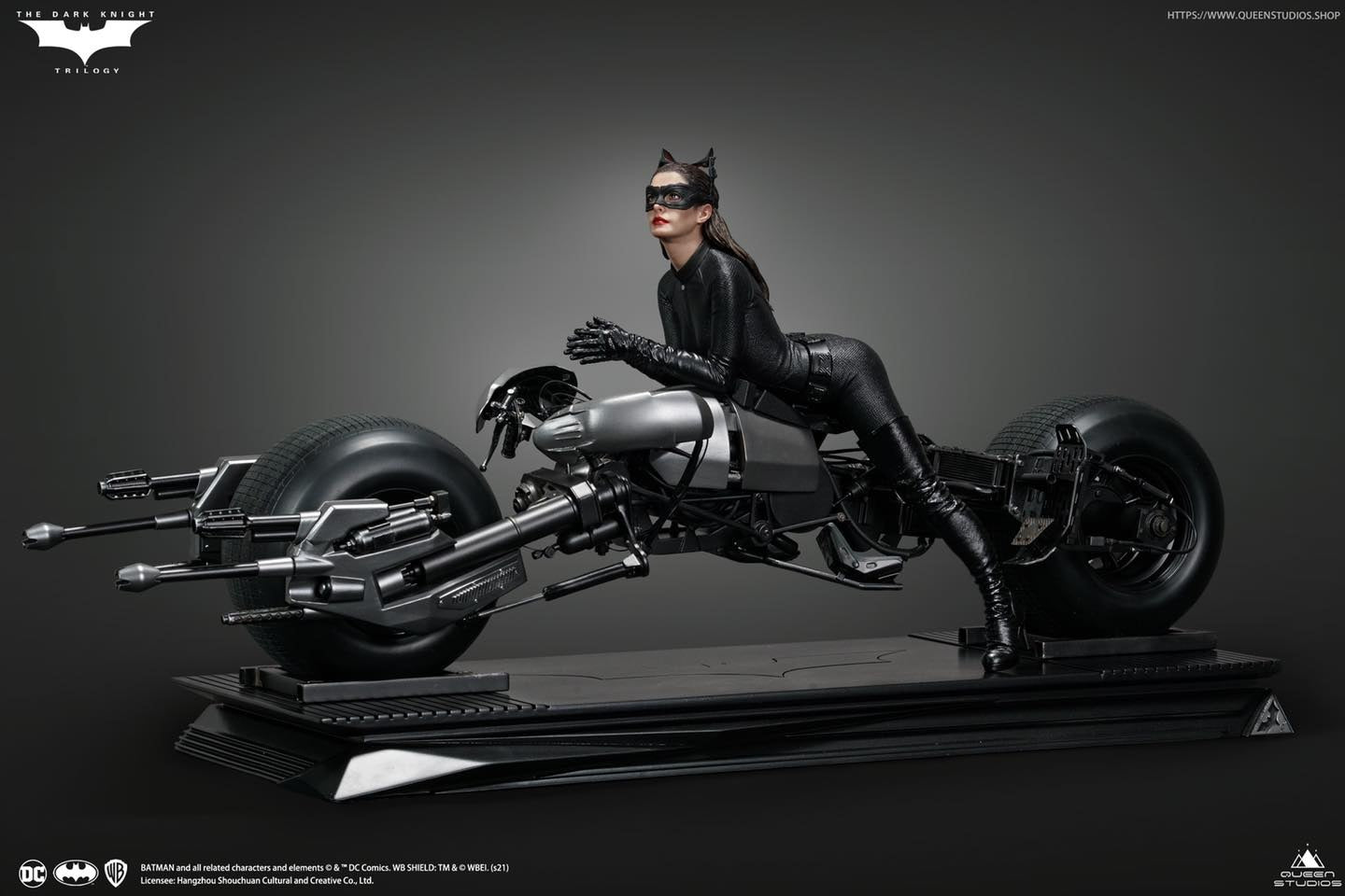 QUEEN STUDIOS THE DARK KNIGHT RISES SELINA KYLE CATWOMAN ON BATPOD 1/3 STATUE - Anotoys Collectibles