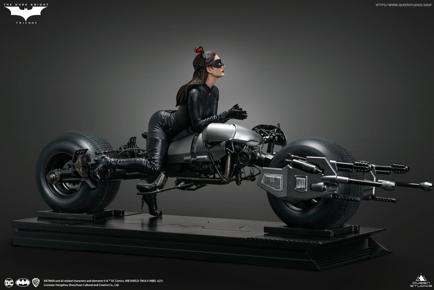 QUEEN STUDIOS THE DARK KNIGHT RISES SELINA KYLE CATWOMAN ON BATPOD 1/3 STATUE - Anotoys Collectibles