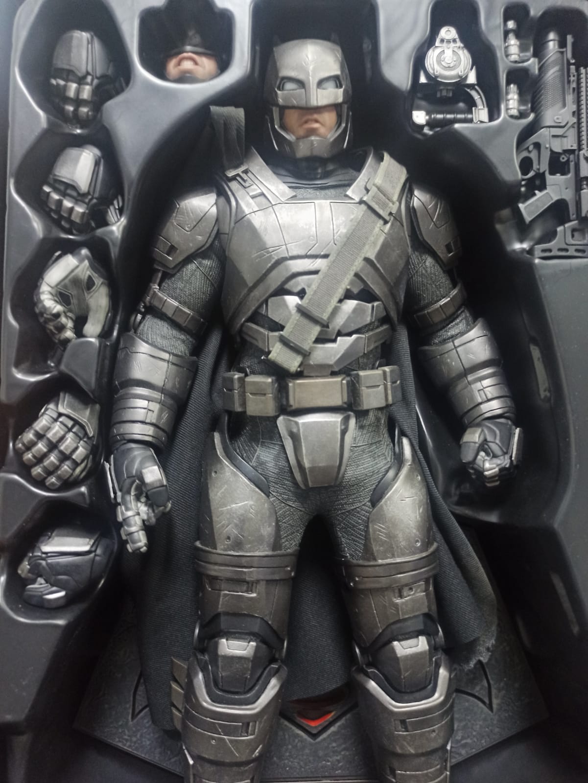 HOT TOYS BATMAN VS. SUPERMAN DAWN OF JUSTICE ARMORED BATMAN 1/6 SCALE - MMS349 - Anotoys Collectibles