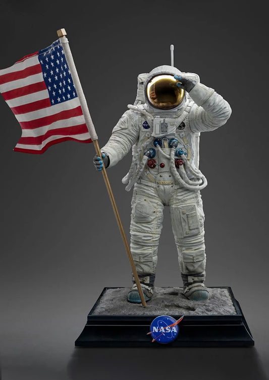 APOLLO 11 ASTRONAUT 1/10 ART SCALE