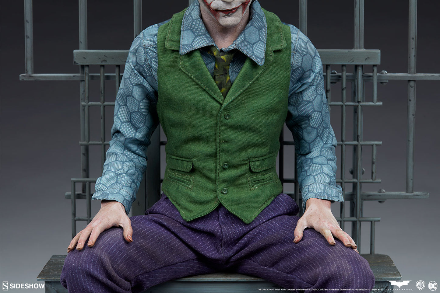 SIDESHOW THE JOKER PREMIUM FORMAT 1/4 300717 - Anotoys Collectibles