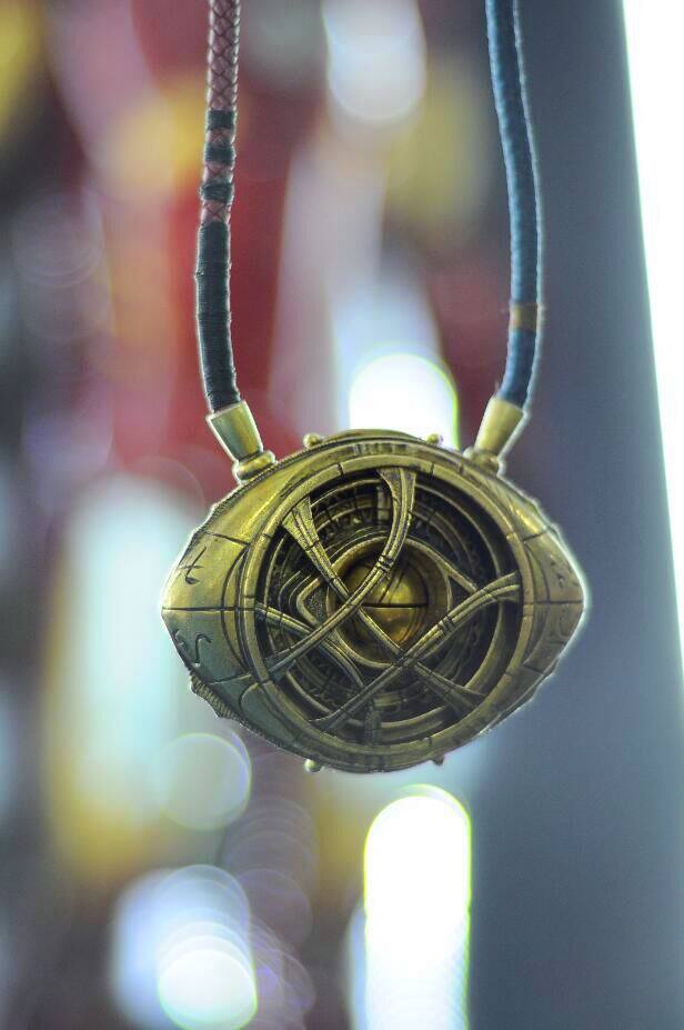 DOCTOR STRANGE EYE OF AGAMOTTO (NECKLACE)