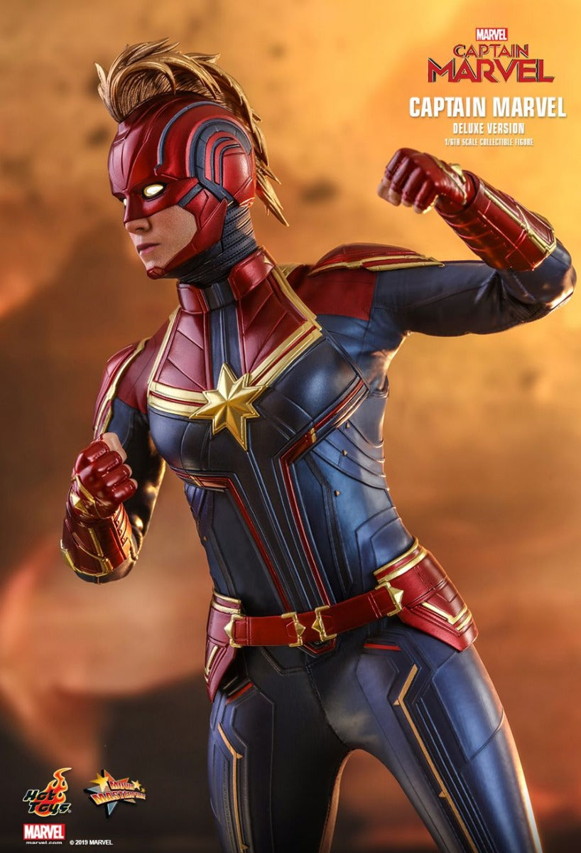 CAPTAIN MARVEL DELUXE